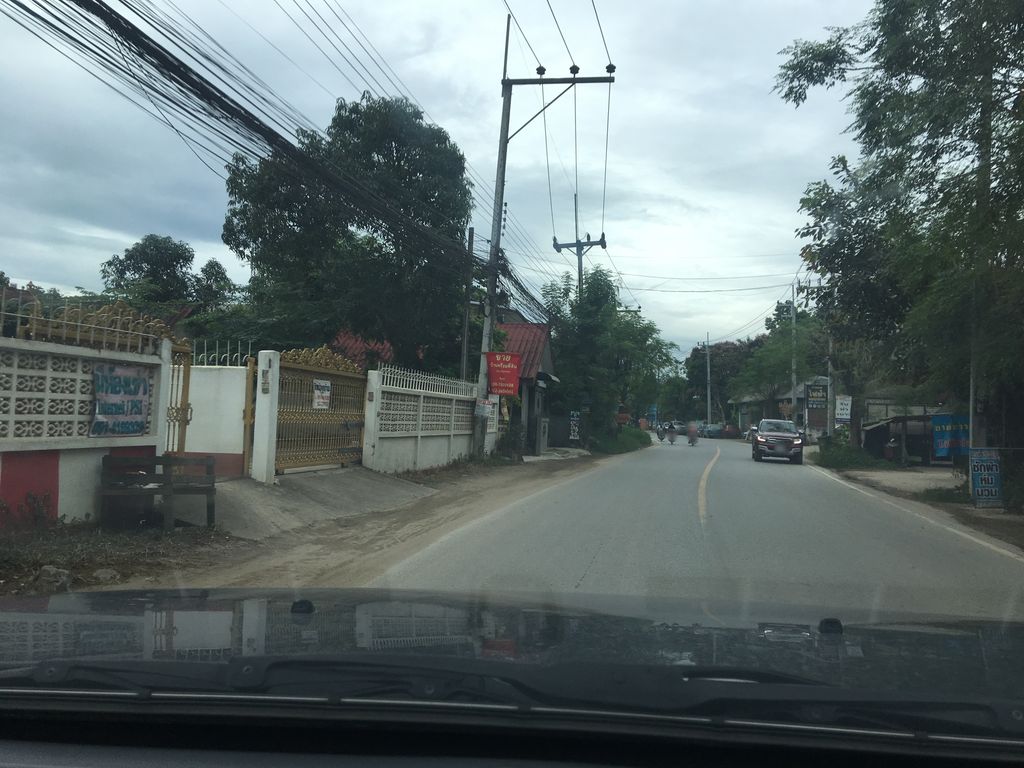 ภาพถนนตรงที่ Jippy house Chiang Rai ตั้งอยู่ ถ่ายโดย wapriz พ.ศ. 2561 (2018) · A street-level view of where Jippy house Chiang Rai stands, by wapriz in 2561 (2018)
